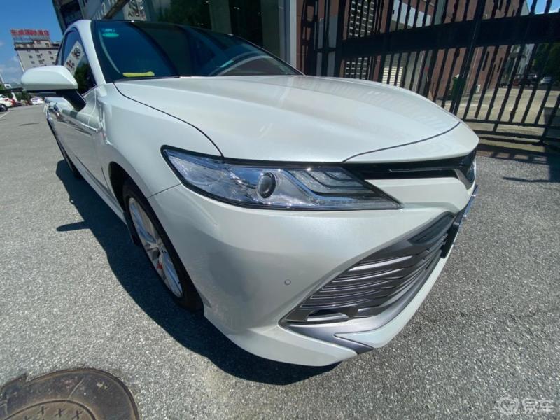 人生中买的第一辆车白色小凯