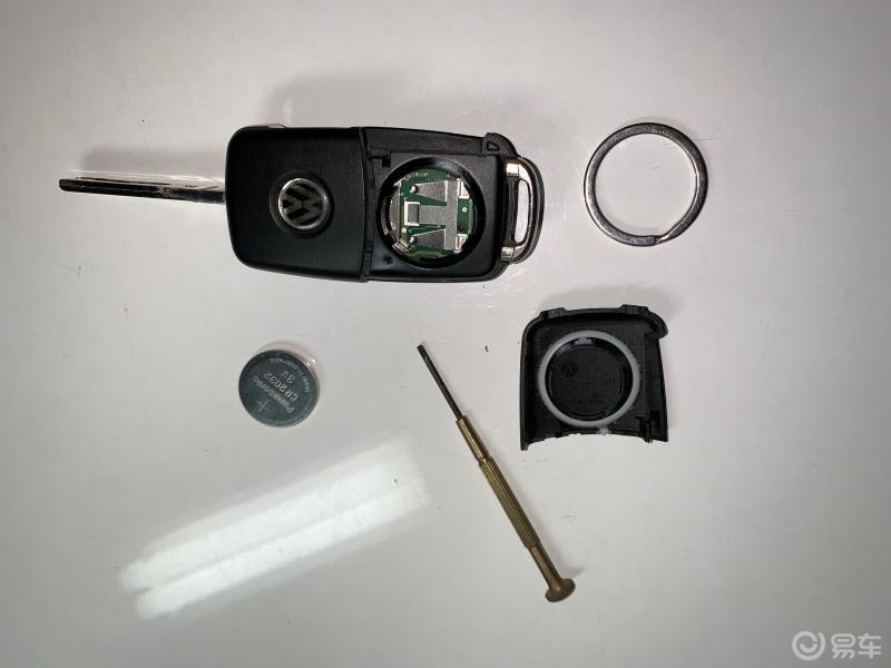 更换宝来遥控钥匙电池