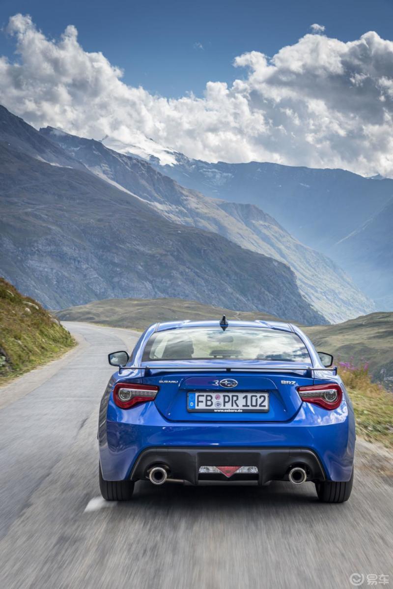 brz无疑是一款非常成功的车型,价格亲民又很有乐趣.