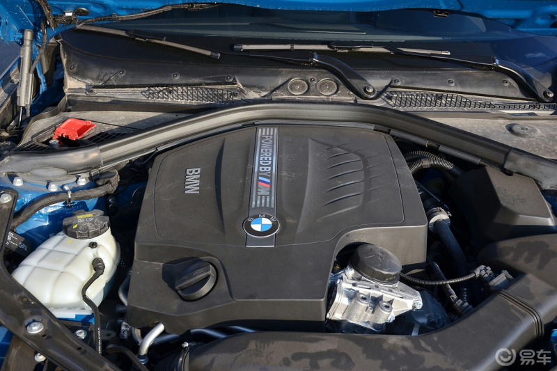 很多人问我宝马m2发动机盖都没有隔音棉那行驶噪音大不大老实说如果不