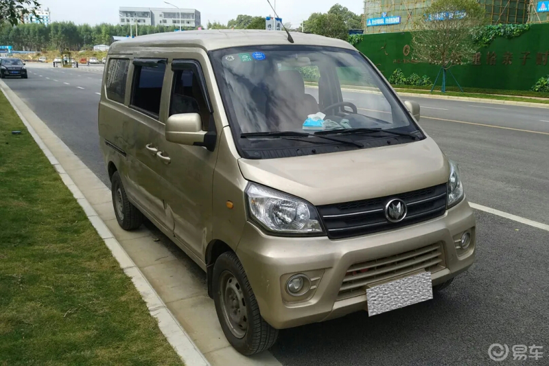 跟大家分享一下我的启腾m70用车感受:好开,方向盘轻盈,空间大,座椅好