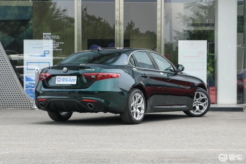 giulia新款正式发布了你有什么想法呢回复送车标