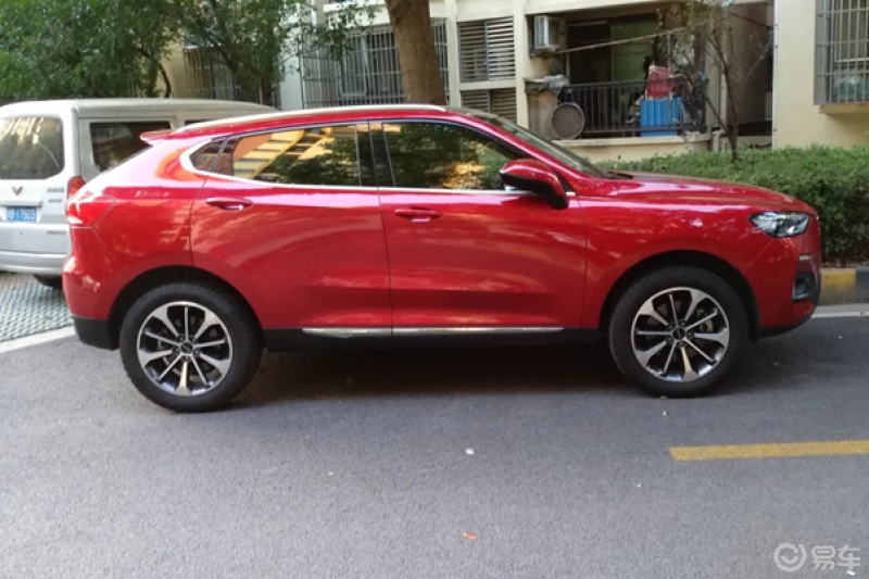 当初买这台哈弗f5特意多等了几天就是为了等这个红色这台车的设计风格