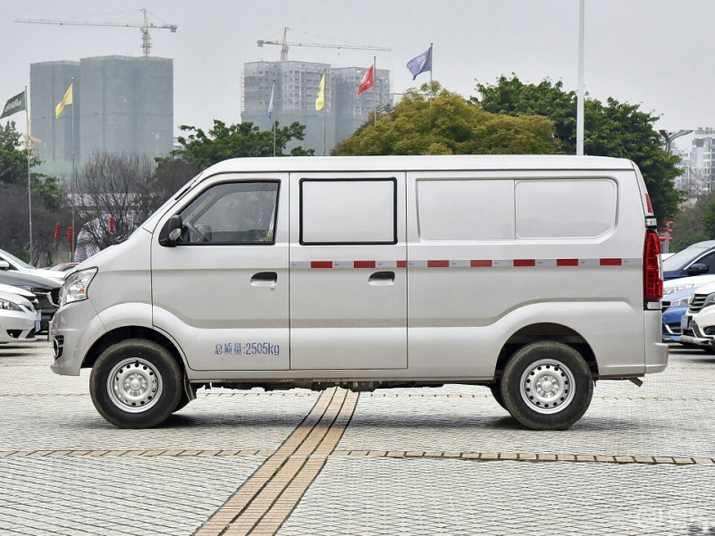 买长安跨越v5回来不久就开始跑货拉拉这车还不错好开省油关键是毛病也