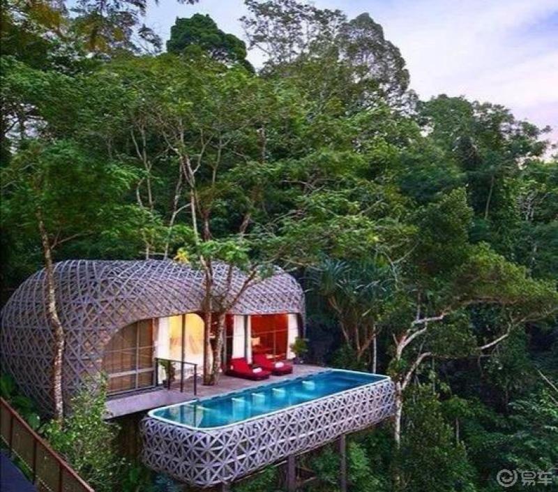 红色砖墙建筑带着复古的甜蜜气息