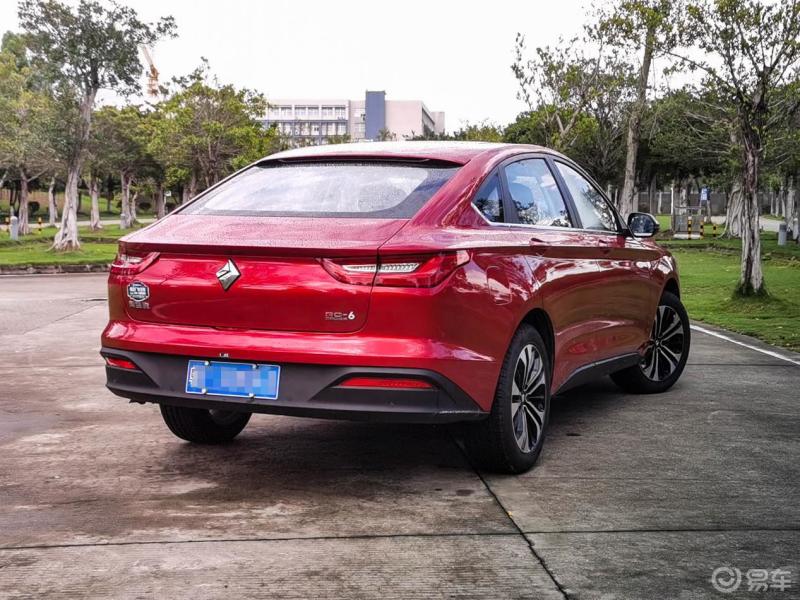 13万提一台顶配轿跑,近5米长,配涡轮引擎,还是电动尾门