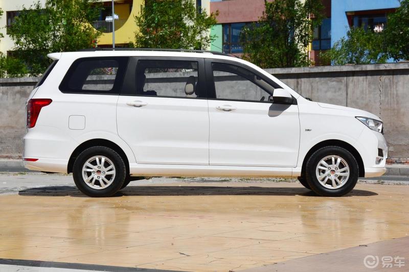 卖了我开了6年的长安之星,换成了这辆五菱宏光,老实说,空间更大,做工