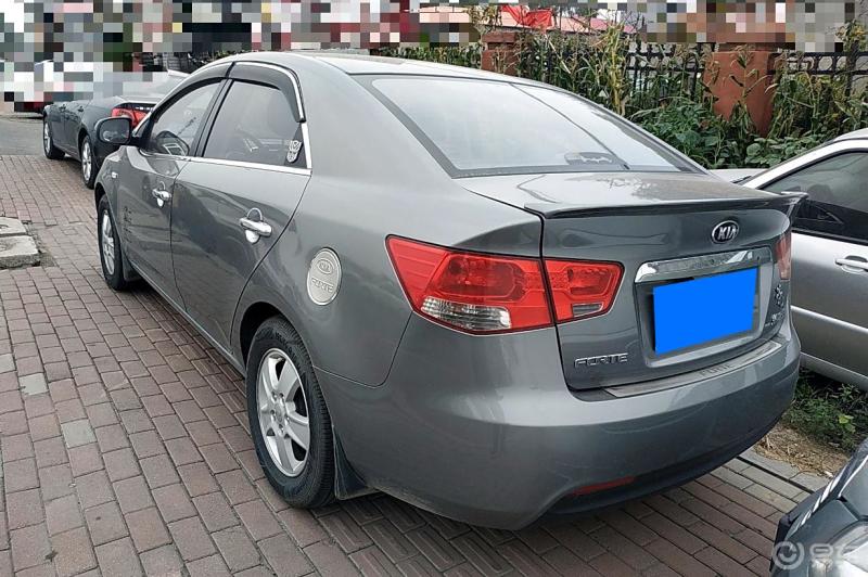 福瑞迪跟悦动是一样的动力总成,配置上也几乎差不多.