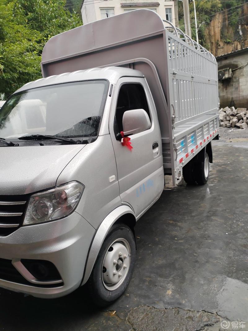 这辆东风小康d51的承重力大家可以放心,质量那是看得见的扎实,这车子