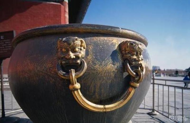 有很多东西都是个迷比如说下面的两个缸据说在北京