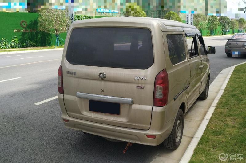 启腾m70车身侧面线条绝对是我在这辆面包车中见过的最好的线条.
