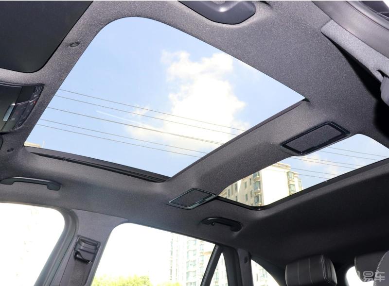 奔驰glc这个超级大的天窗简直是我的爱没事就爱打开看看外面的蓝天