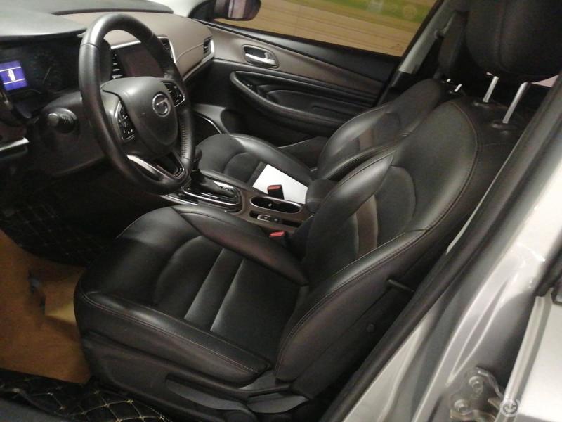 空间来说的话ga4还是蛮大的本人身高175把座椅调好