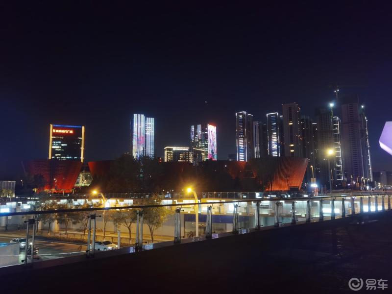 多美的夜景,多美,你站在橋上看風景,看風景的人在樓上看你白天看的是