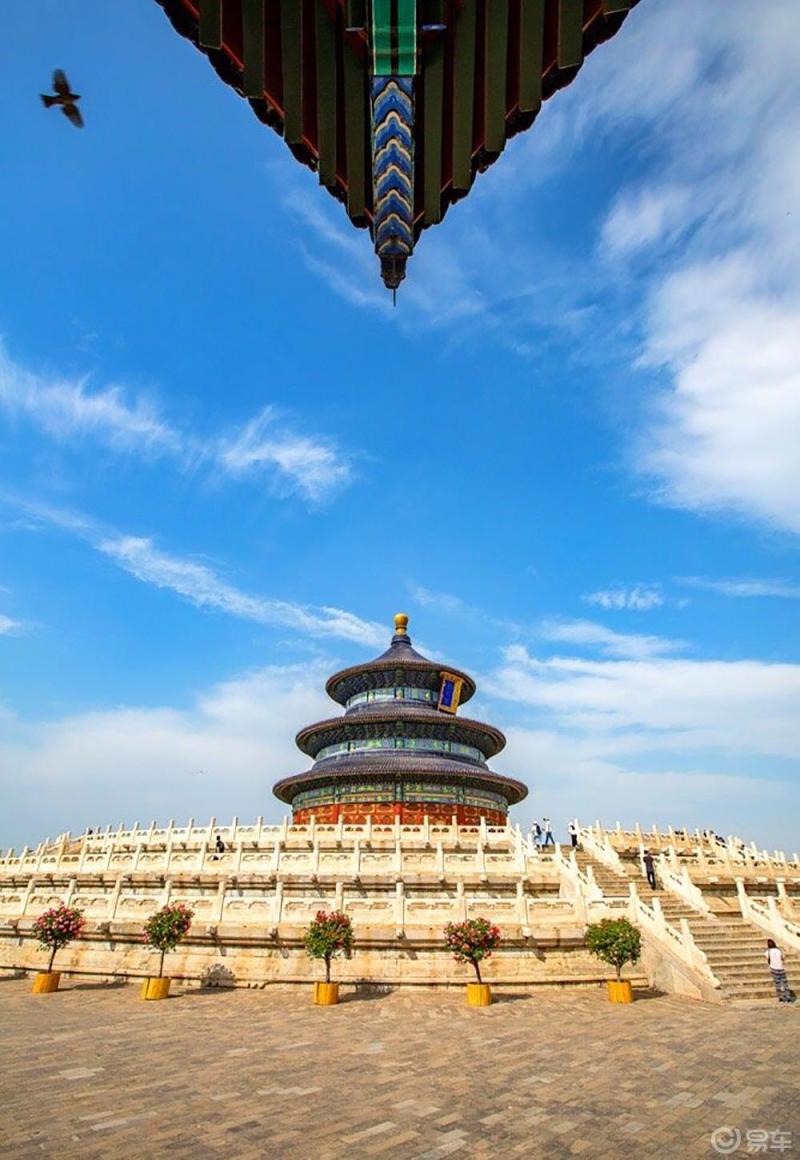 蓝色琉璃瓦鎏金宝顶宏伟的天坛