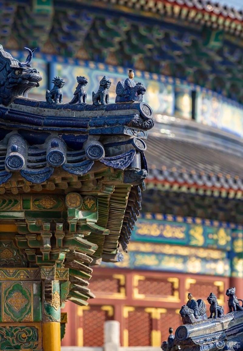 蓝色琉璃瓦鎏金宝顶宏伟的天坛