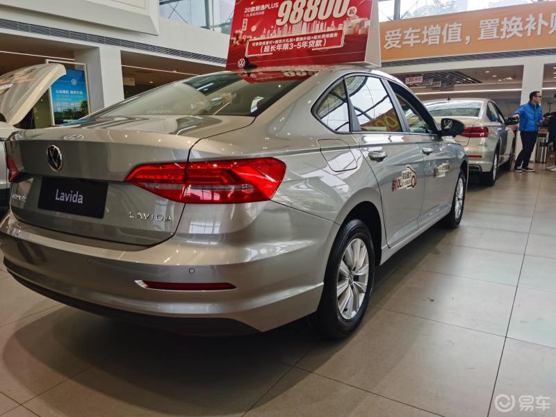 【20款朗逸plus】这款20款朗逸plus1.5l自动风尚版在外观上使用了大众