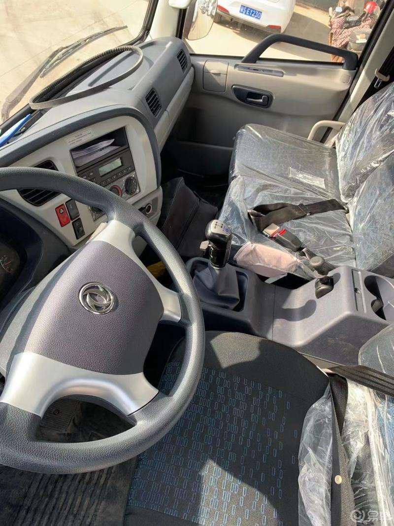 东风天锦vr平顶排半豪华驾驶室