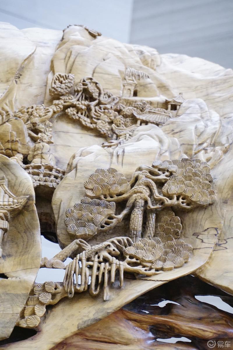 有山有景栩栩如生随拍一件大型木雕作品