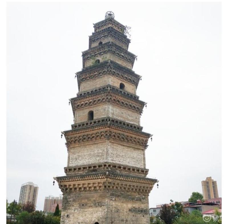 宝岩严寺塔又名东关塔位于西平县西平大道与文化路交叉口处西平县宝岩