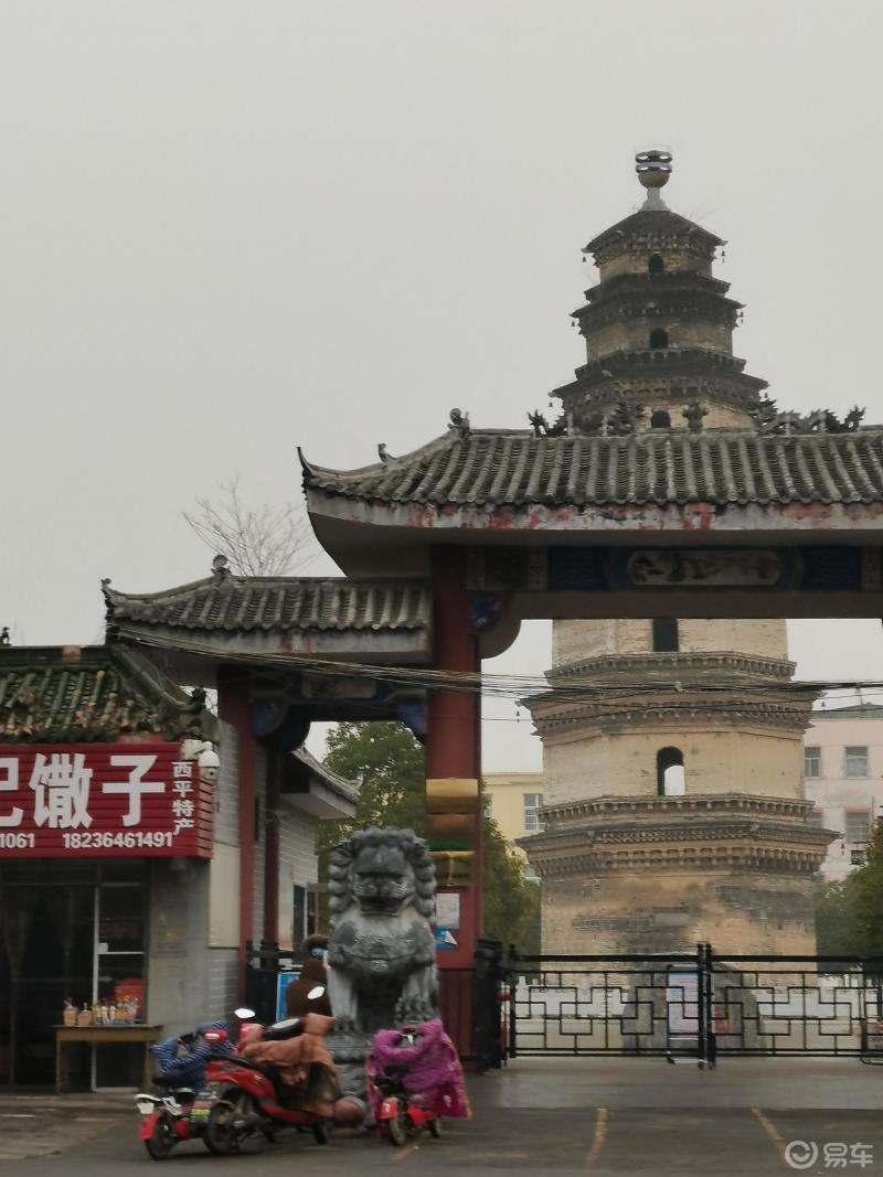 宝岩严寺塔又名东关塔位于西平县西平大道与文化路交叉口处西平县宝岩