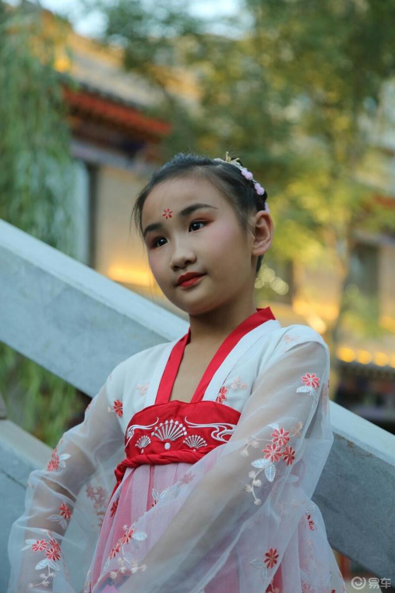 兰州老街遇到的一名小莎莎非常可爱