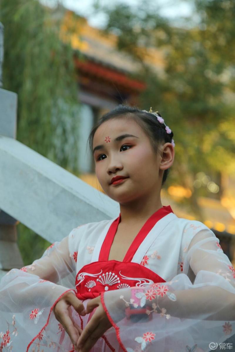 兰州老街遇到的一名小莎莎非常可爱