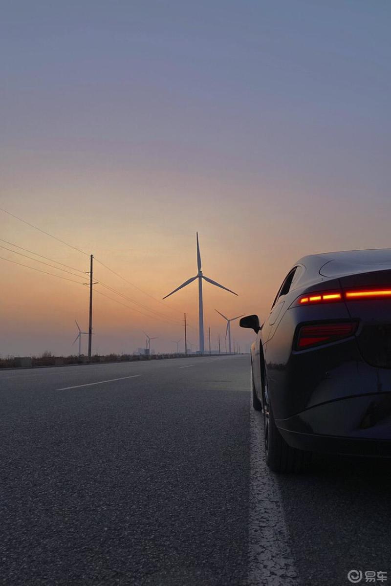 傍晚的时候开车去兜风风景彩霞都很美