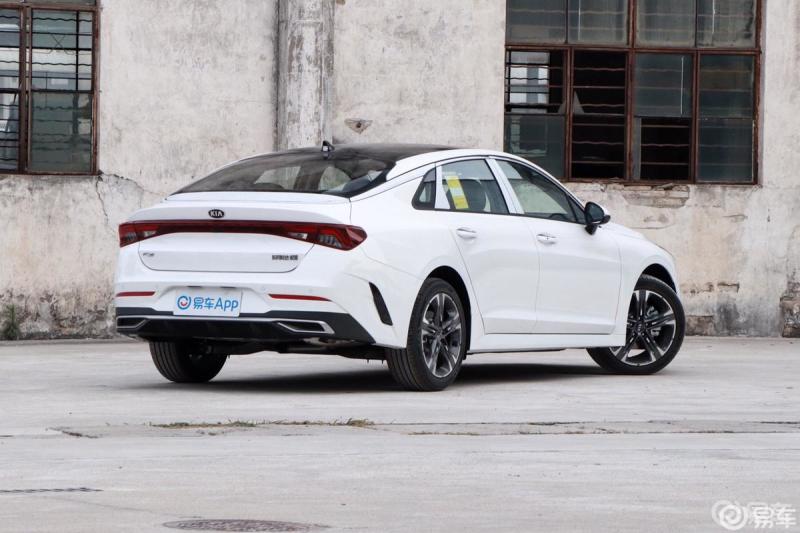 第一次看到实车……白色k5凯酷,_起亚k5社区_易车社区