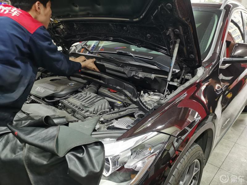 55000km宝马x1更换制动液作业