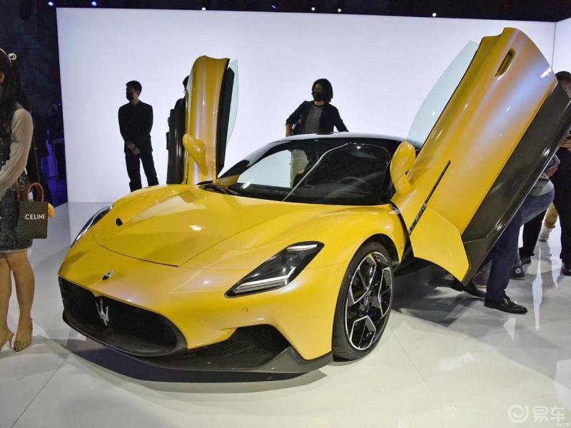 随手拍城市里的街边豪车粪叉