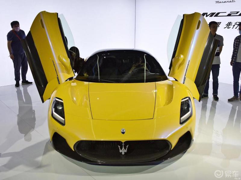 随手拍城市里的街边豪车粪叉