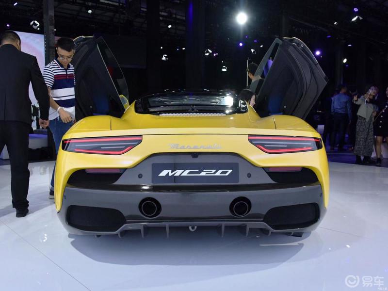 随手拍城市里的街边豪车粪叉