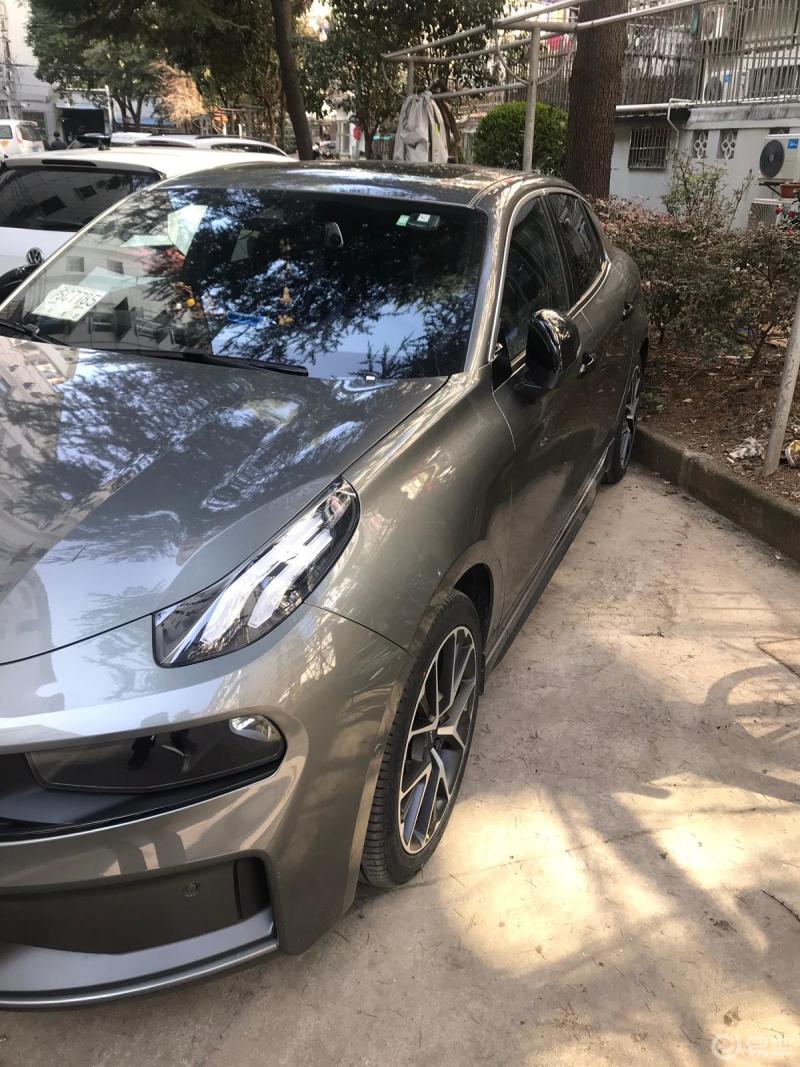 小区惊现领克03冠军版哑光灰真的太漂亮了听说这个版本车机升级了还有