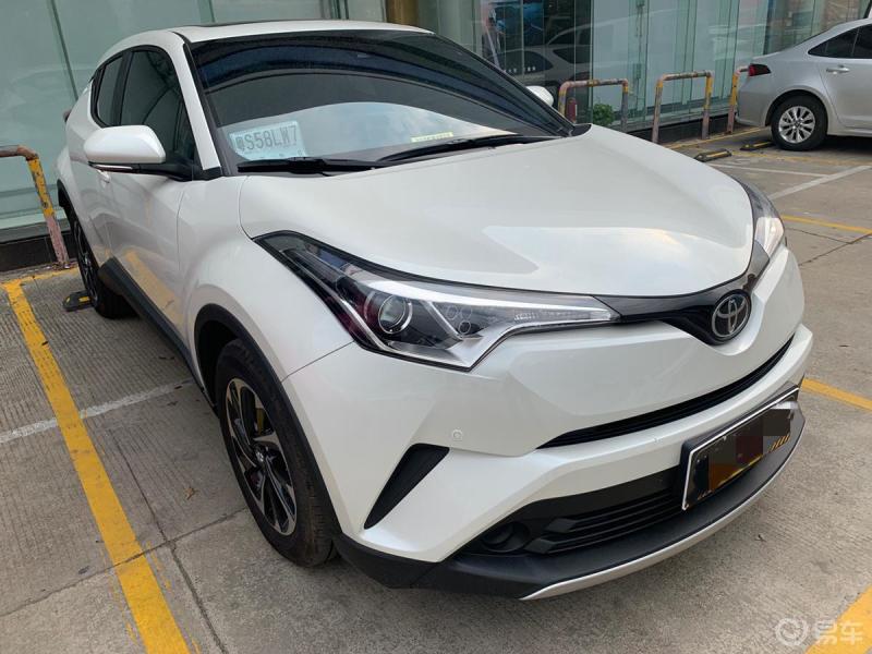 白色奕泽提车作业