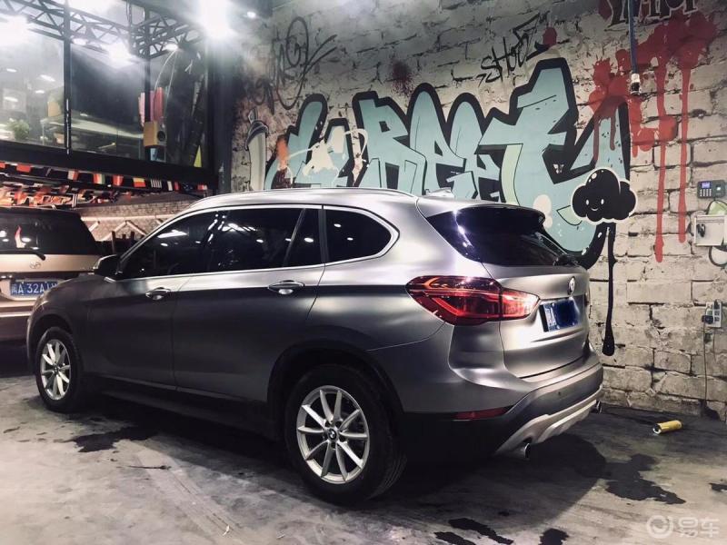 宝马x1改色贴膜电光金属灰