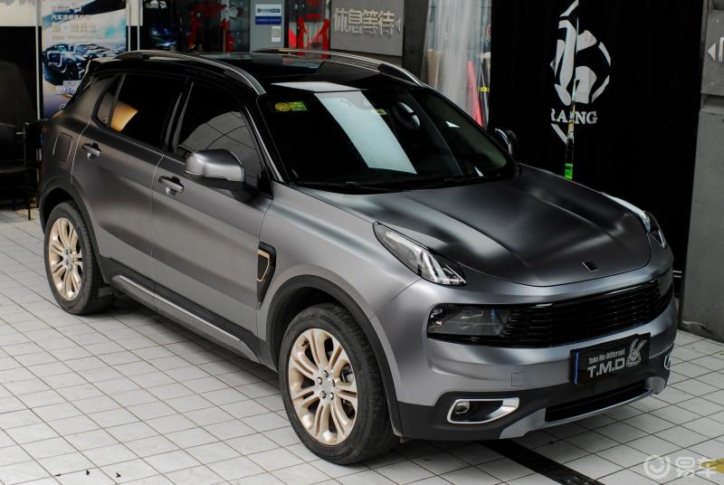 把领克01型白pro换个颜色,亮灰色看起来更加精神,非常好看!