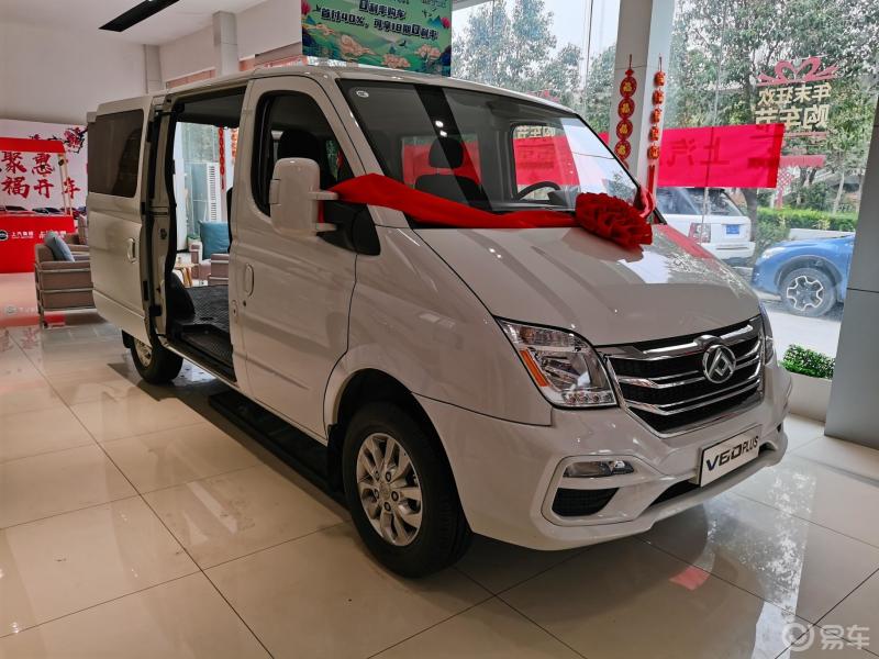 上汽大通v80城市版,方正的车身设计时尚美观,给你足够的空间使用.