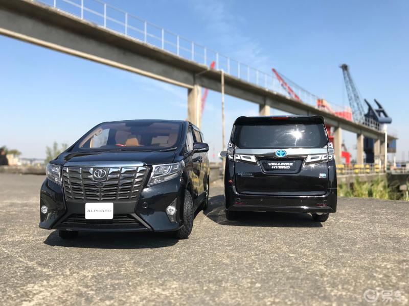 1:18 丰田埃尔法&威尔法车模