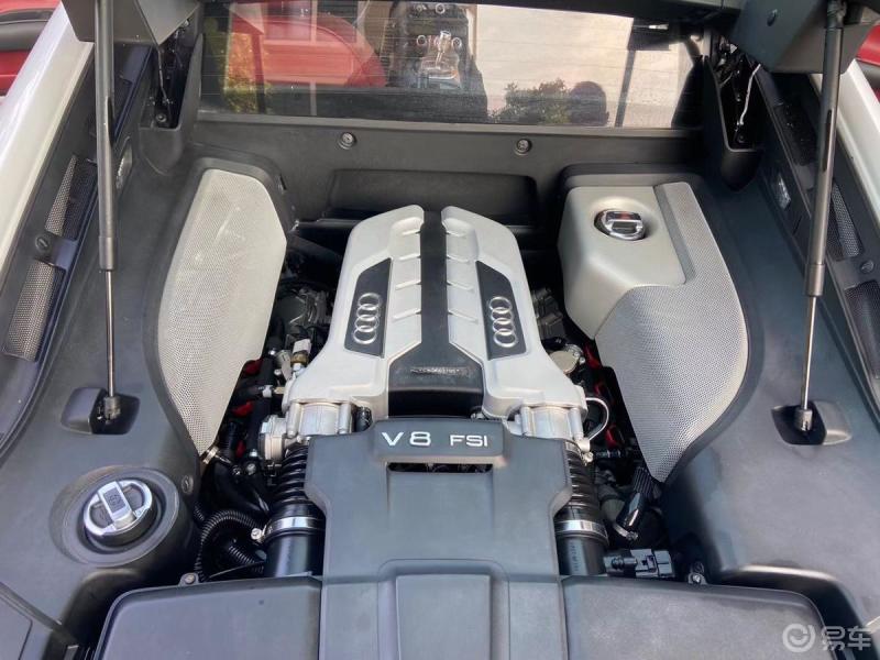 新到纯15年奥迪r8  新款v8 4.2发动机