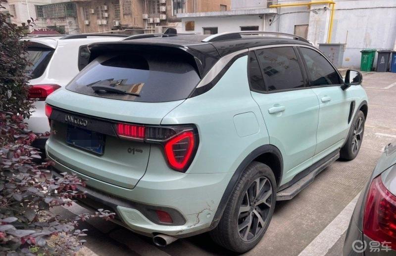 改装车友会老铁这台领克01改了超帅的颜色可以叫他为月光玉好像是用的