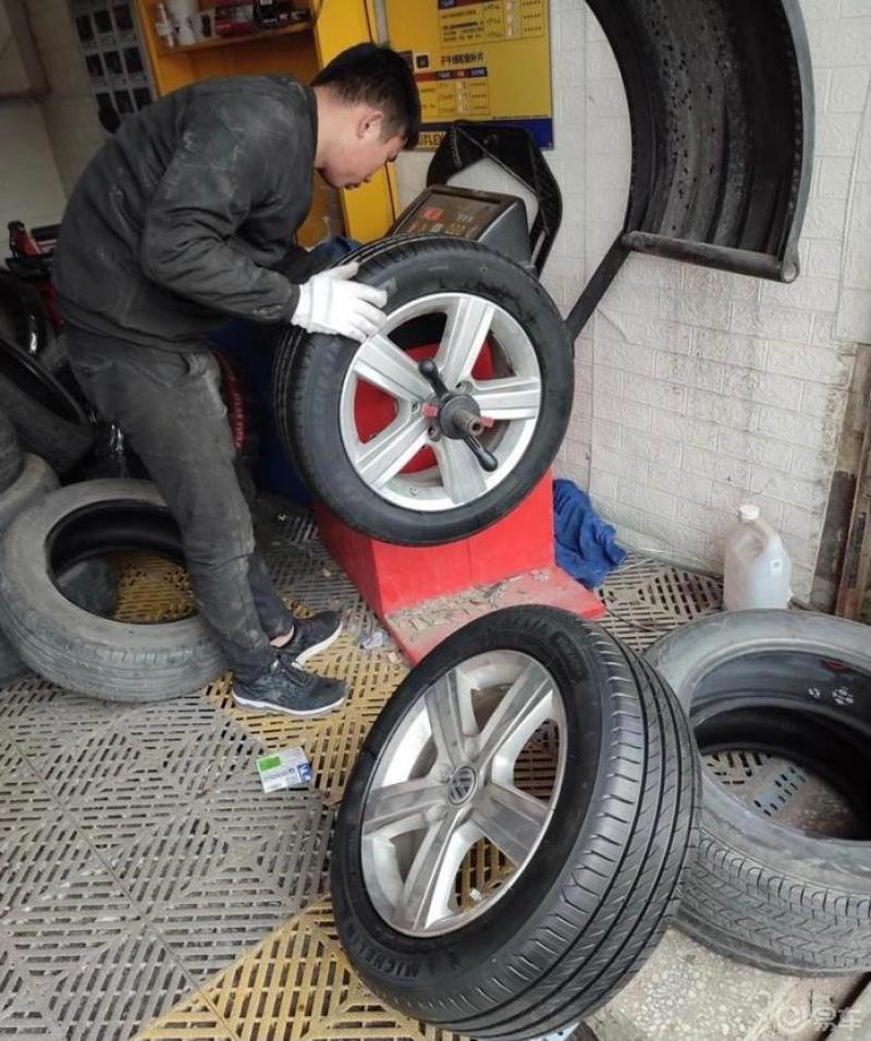 前段时间因为年限到了所以换了一套轮胎趁着换胎的机会解决一下之前