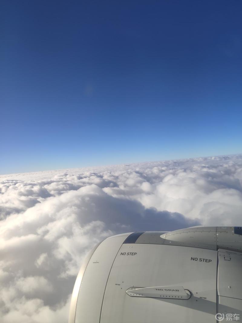 飞机上看云海!