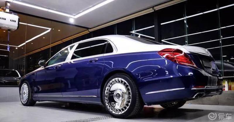 奔驰s400迈巴赫全车双拼烤漆改色这种私人定制的涂装花费是不菲的但改