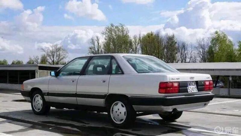 多少人的童年回忆93年奥迪100那时的豪车是丝绒座椅柔软舒适