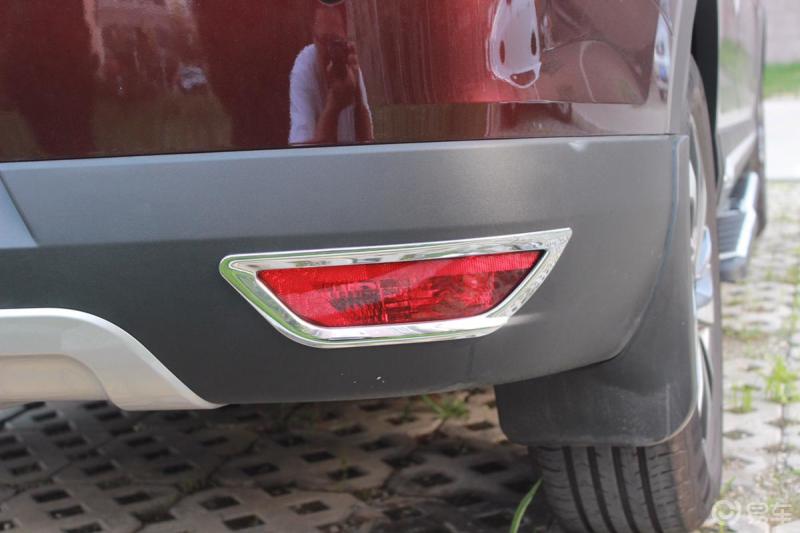 提车宝骏560新车加装篇第25季宝骏560的后雾灯虽然体积不大但是亮度还