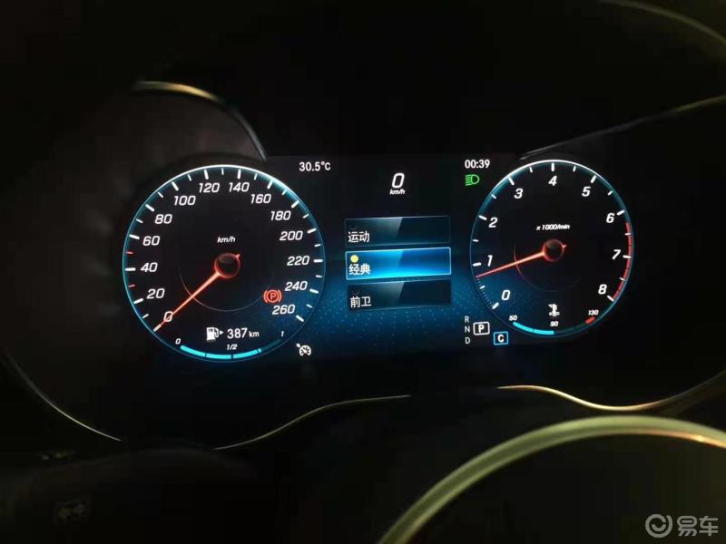 奔驰19款c260升级原厂全液晶仪表盘