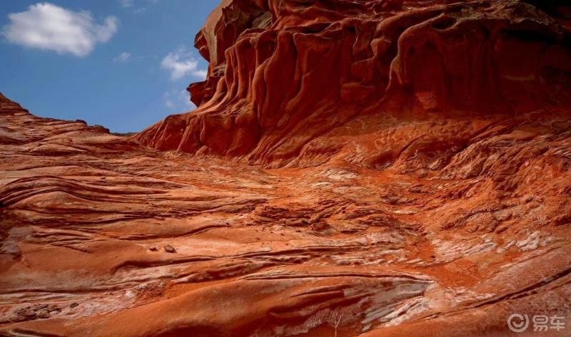 位于肃南裕固族自治县的悬堂寺丹霞,是至今未被开发的红色砂岩风化