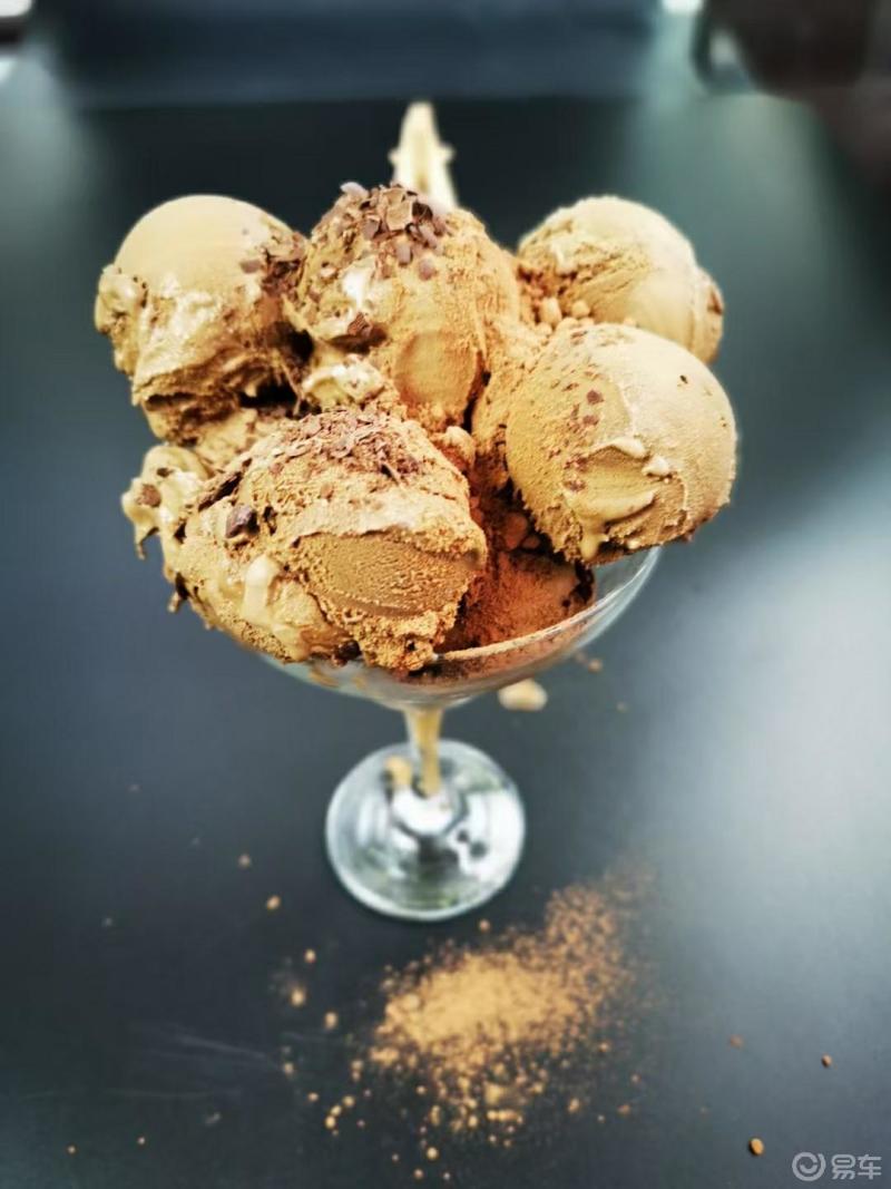 来份超大号巧克力冰淇淋解解馋