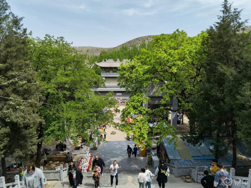 圣泉寺又名龙泉禅院位于安徽省萧县龙城镇西北15千米的陡山口北坡凤山